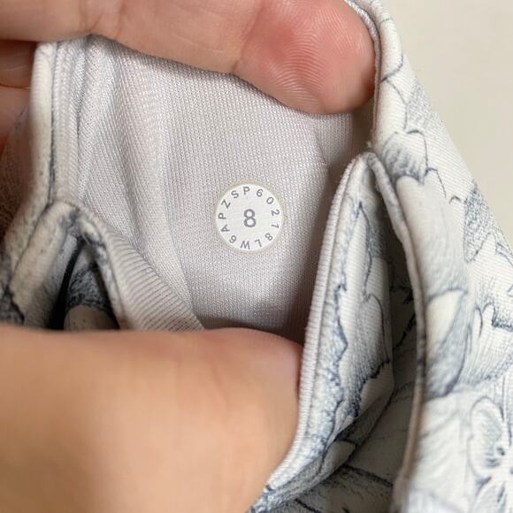 Lululemon Twine White Multi Love Knot Crop 15" Size 8 - Picture 5 of 10